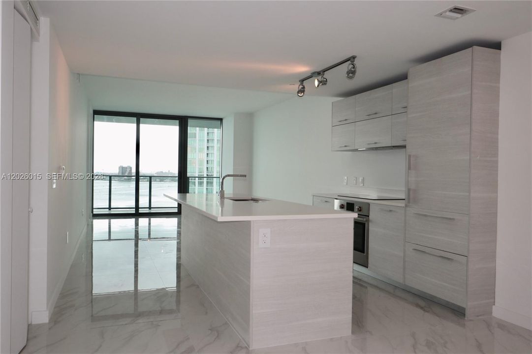 For Rent: $6,000 (2 beds, 2 baths, 1067 Square Feet)
