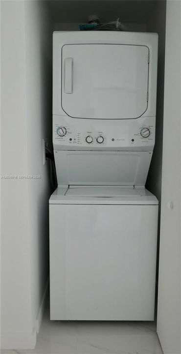 For Rent: $6,000 (2 beds, 2 baths, 1067 Square Feet)