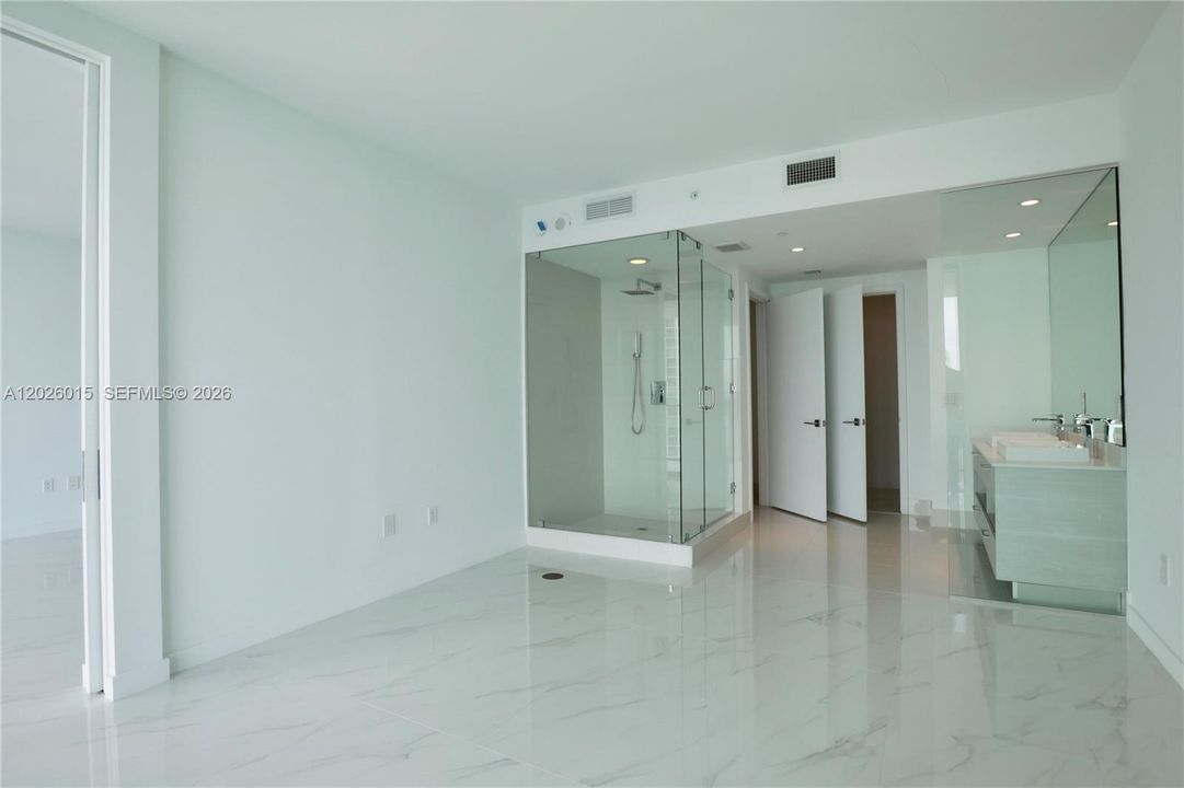 For Rent: $6,000 (2 beds, 2 baths, 1067 Square Feet)