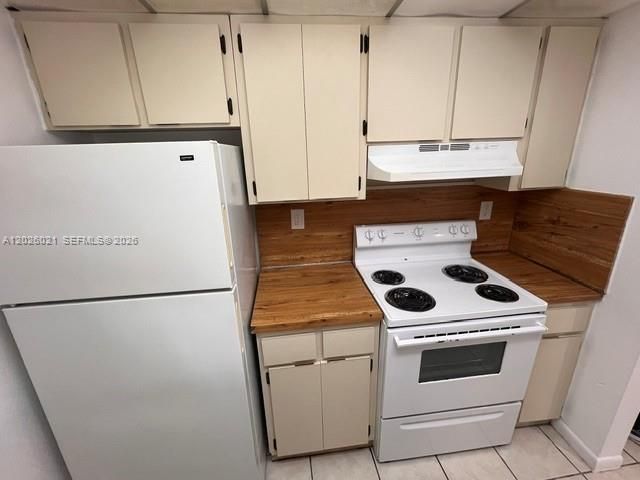 В аренду: $1,900 (2 спален, 2 ванн, 908 Квадратных фут)