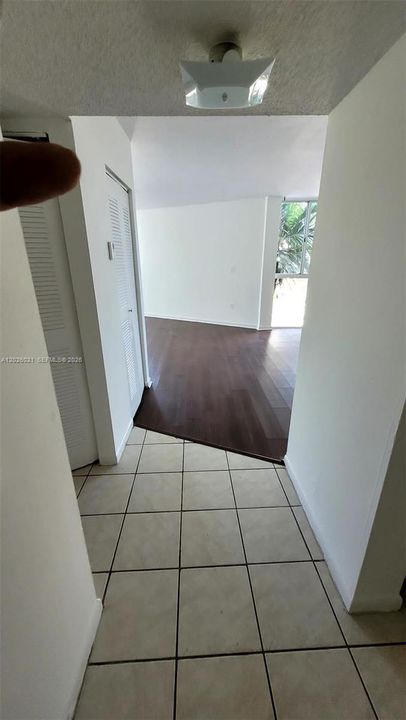 В аренду: $1,900 (2 спален, 2 ванн, 908 Квадратных фут)