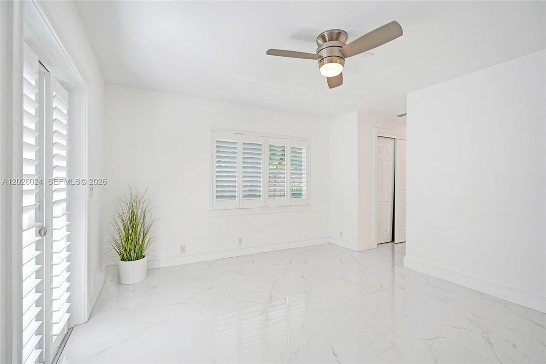 En Venta: $995,000 (3 camas, 3 baños, 2732 Pies cuadrados)