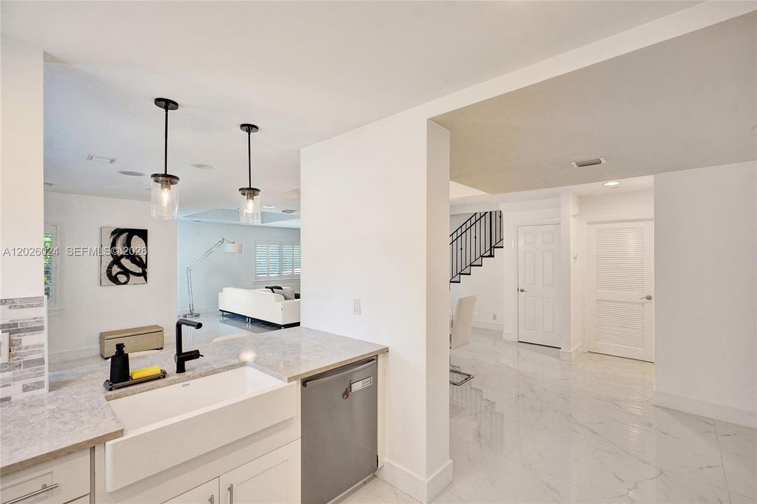 En Venta: $995,000 (3 camas, 3 baños, 2732 Pies cuadrados)