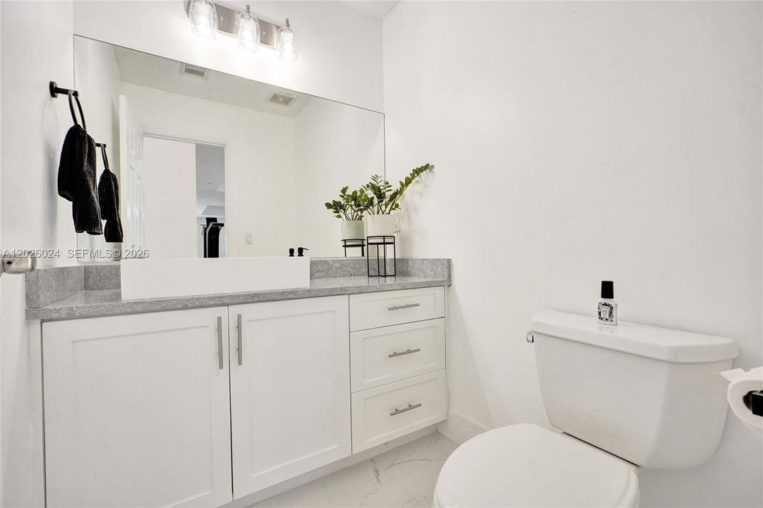 En Venta: $995,000 (3 camas, 3 baños, 2732 Pies cuadrados)
