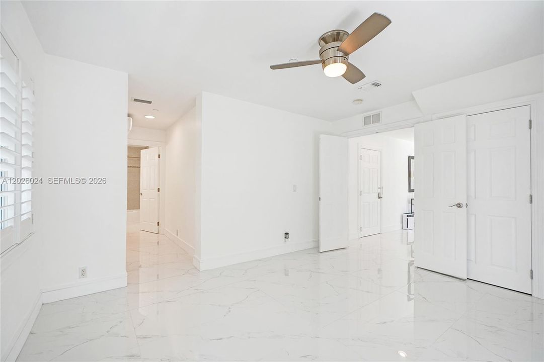 En Venta: $995,000 (3 camas, 3 baños, 2732 Pies cuadrados)