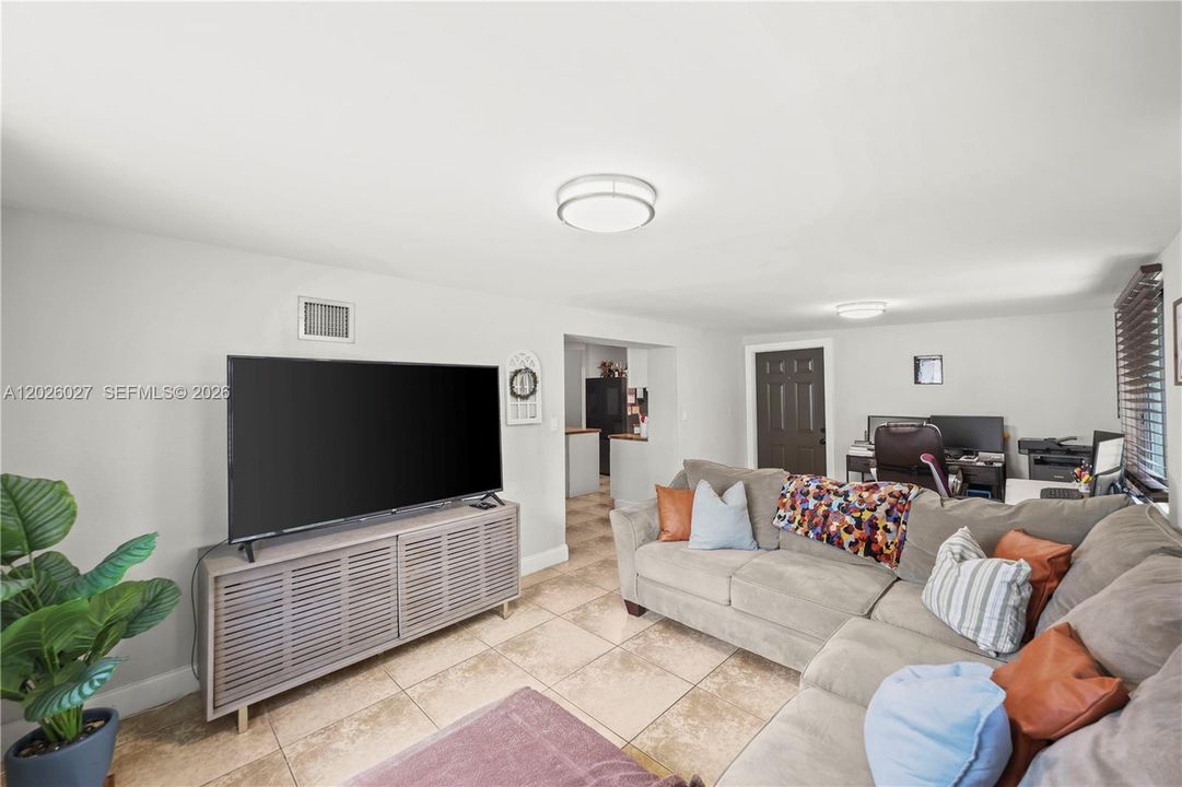 For Sale: $495,000 (4 beds, 2 baths, 1466 Square Feet)