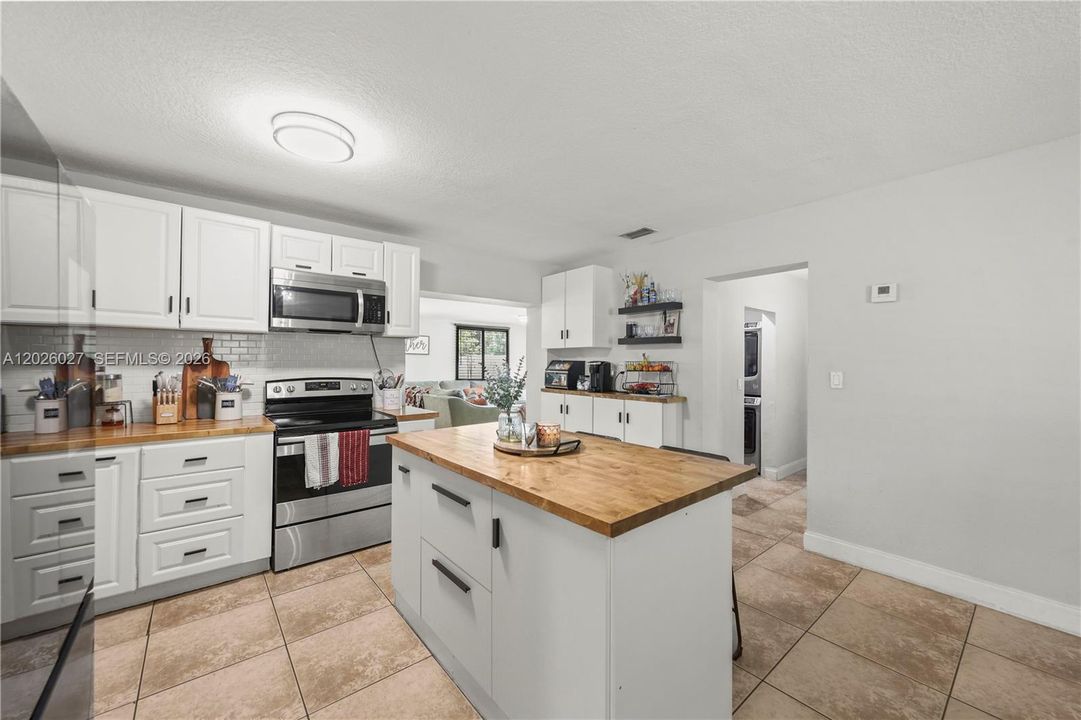 For Sale: $495,000 (4 beds, 2 baths, 1466 Square Feet)