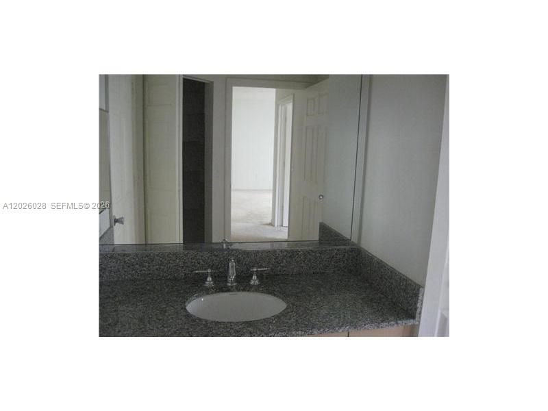 For Rent: $1,900 (1 beds, 1 baths, 800 Square Feet)