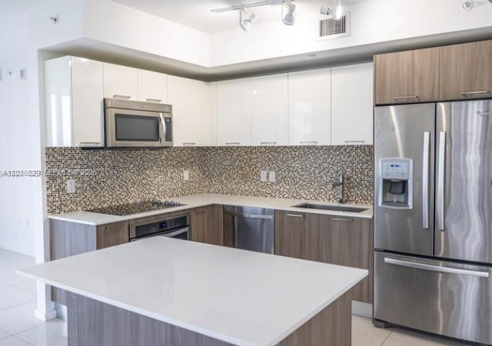 В аренду: $3,500 (2 спален, 2 ванн, 1067 Квадратных фут)