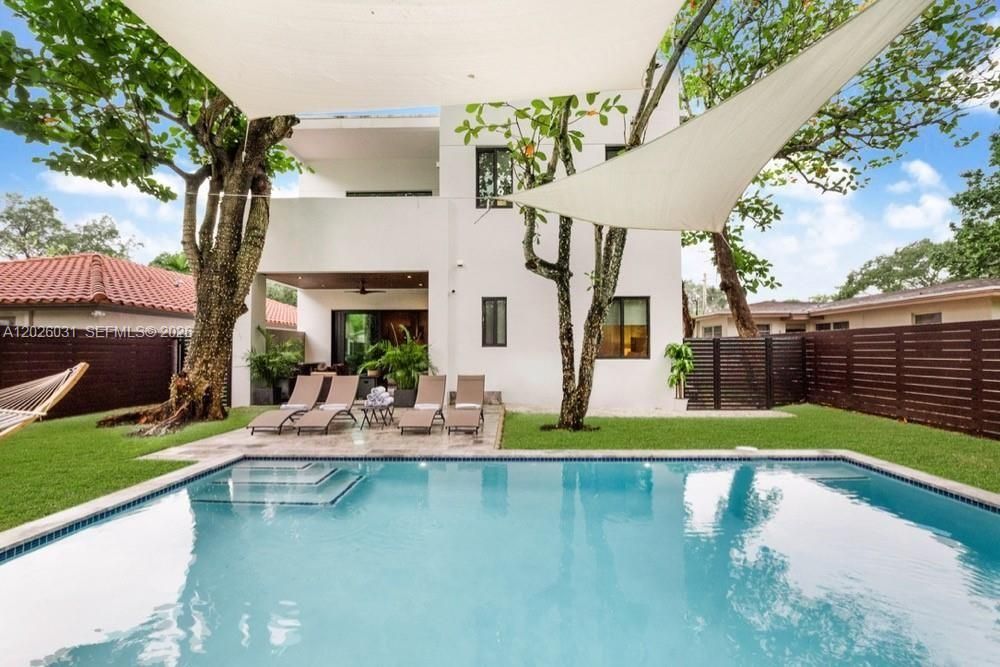 En Renta: $16,000 (4 camas, 4 baños, 2996 Pies cuadrados)