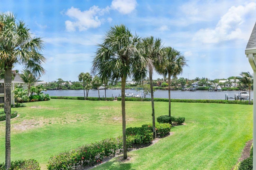 For Sale: $649,000 (3 beds, 3 baths, 2259 Square Feet)