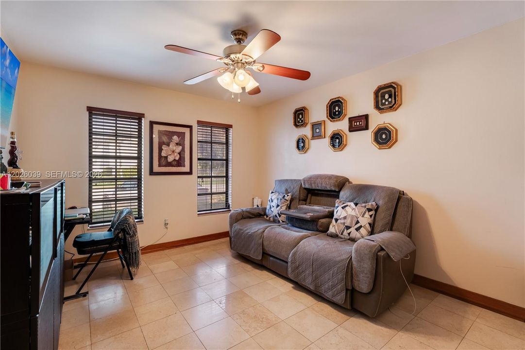 Active With Contract: $1,000,000 (6 beds, 4 baths, 3658 Square Feet)