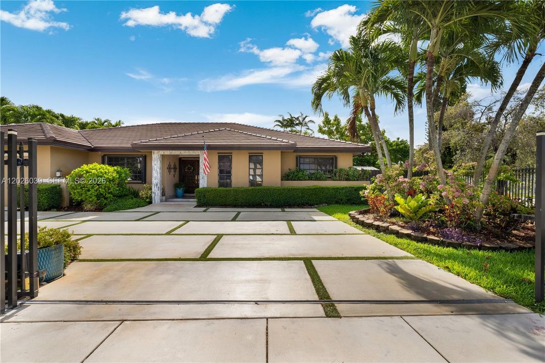 Active With Contract: $1,000,000 (6 beds, 4 baths, 3658 Square Feet)
