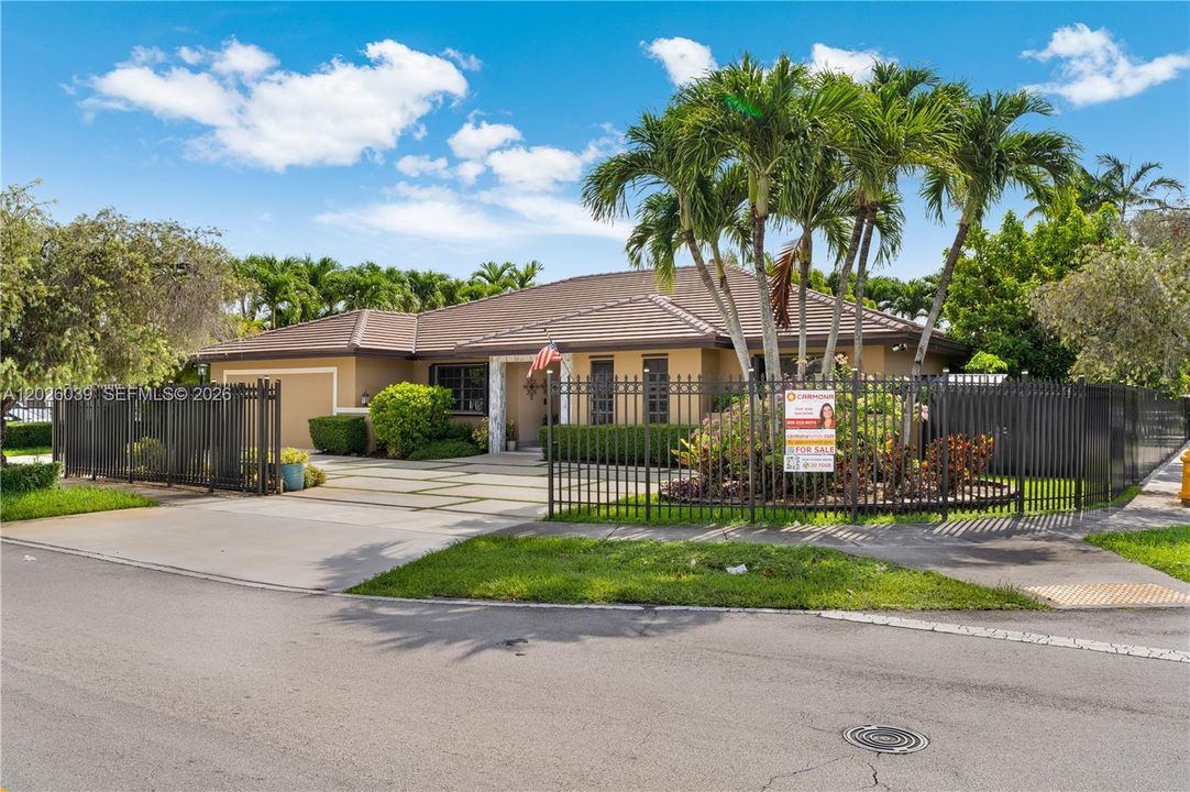 For Sale: $1,000,000 (6 beds, 4 baths, 3658 Square Feet)