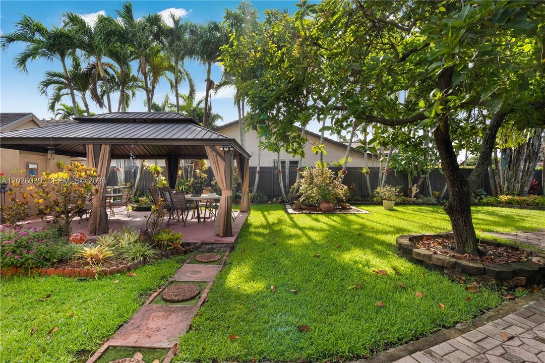 Active With Contract: $1,000,000 (6 beds, 4 baths, 3658 Square Feet)