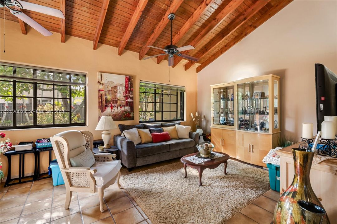Active With Contract: $1,000,000 (6 beds, 4 baths, 3658 Square Feet)