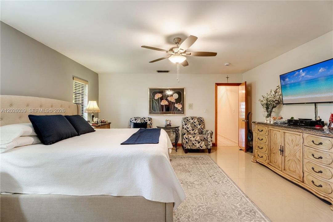 Active With Contract: $1,000,000 (6 beds, 4 baths, 3658 Square Feet)