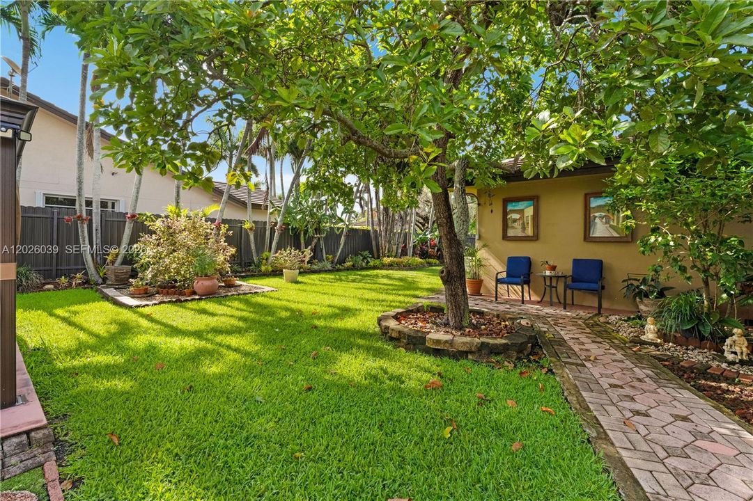 Active With Contract: $1,000,000 (6 beds, 4 baths, 3658 Square Feet)
