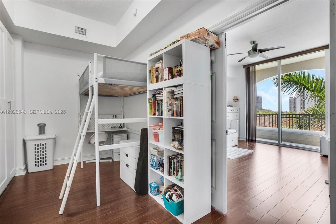 For Sale: $585,000 (2 beds, 2 baths, 1708 Square Feet)