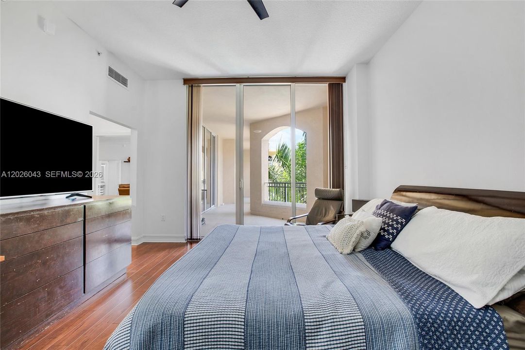 For Sale: $585,000 (2 beds, 2 baths, 1708 Square Feet)