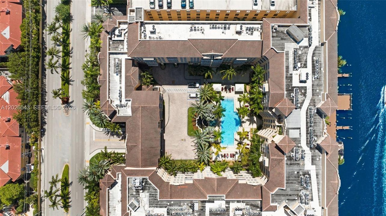For Sale: $585,000 (2 beds, 2 baths, 1708 Square Feet)