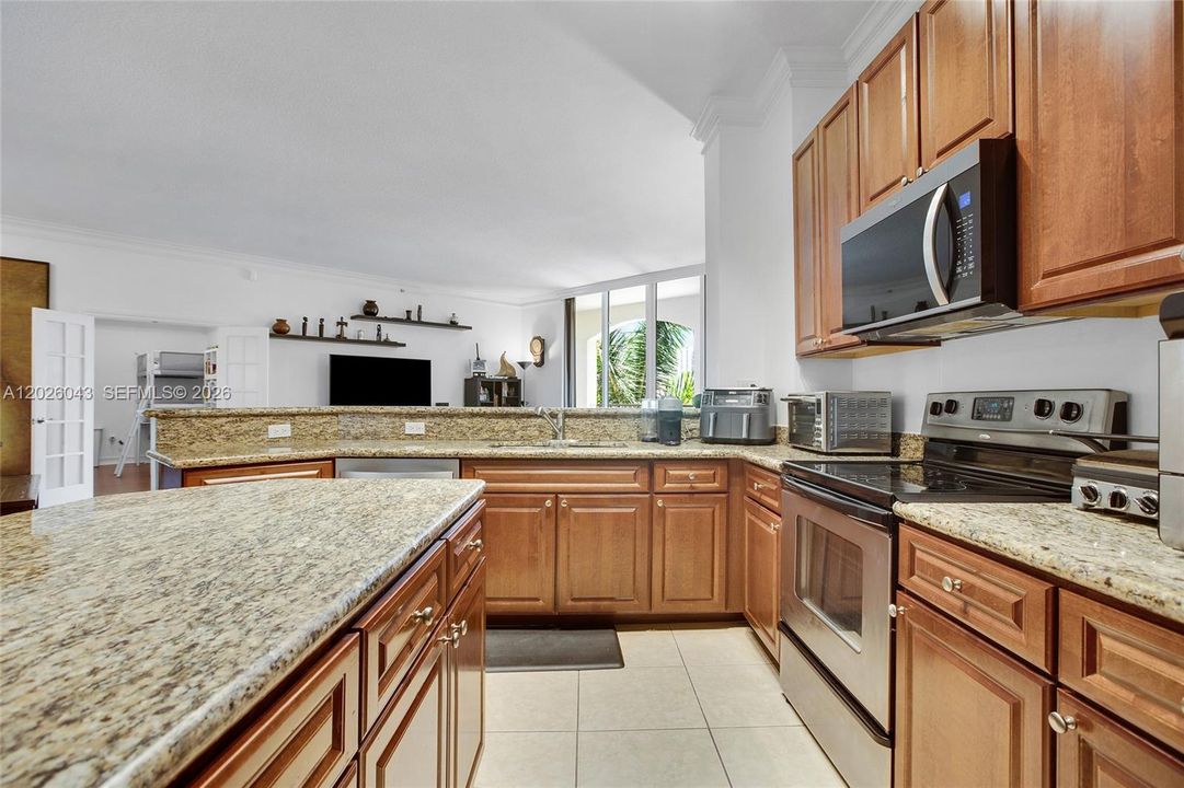 For Sale: $585,000 (2 beds, 2 baths, 1708 Square Feet)