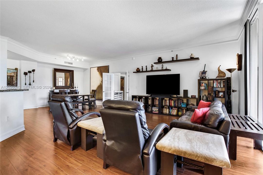 For Sale: $585,000 (2 beds, 2 baths, 1708 Square Feet)