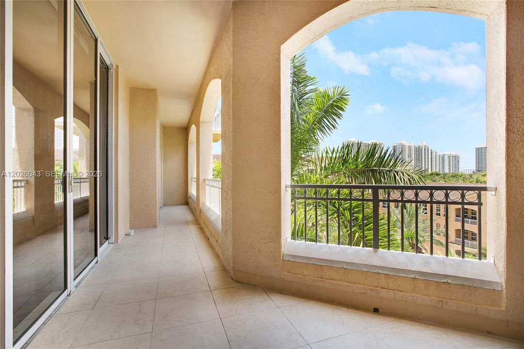 For Sale: $585,000 (2 beds, 2 baths, 1708 Square Feet)
