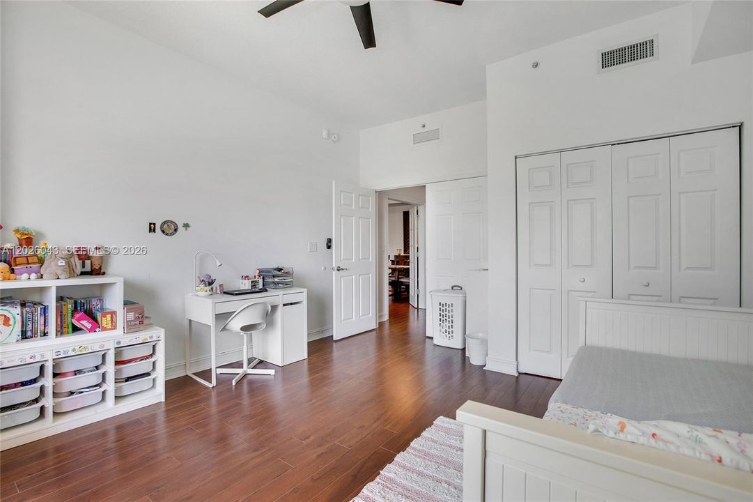For Sale: $585,000 (2 beds, 2 baths, 1708 Square Feet)