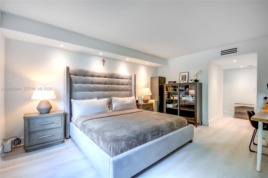 Active With Contract: $345,000 (2 beds, 2 baths, 1256 Square Feet)