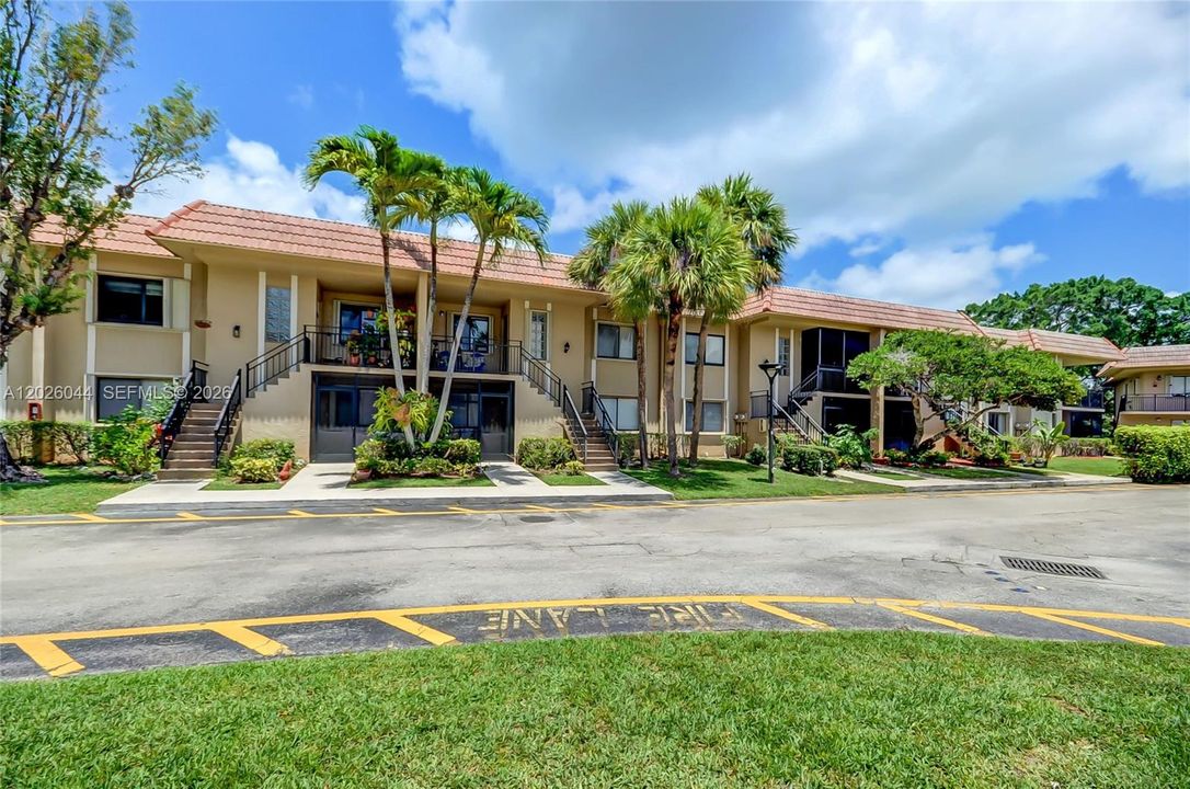 Active With Contract: $345,000 (2 beds, 2 baths, 1256 Square Feet)