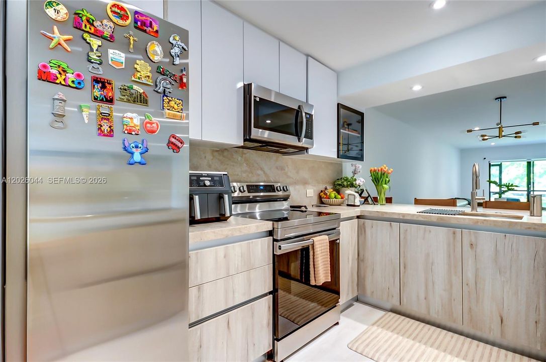 Active With Contract: $345,000 (2 beds, 2 baths, 1256 Square Feet)