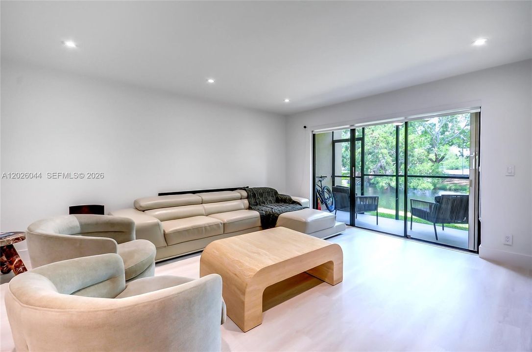 Active With Contract: $345,000 (2 beds, 2 baths, 1256 Square Feet)