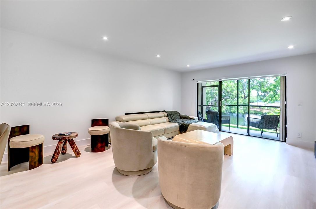 Active With Contract: $345,000 (2 beds, 2 baths, 1256 Square Feet)