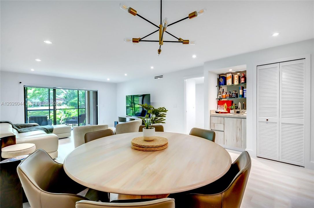Active With Contract: $345,000 (2 beds, 2 baths, 1256 Square Feet)