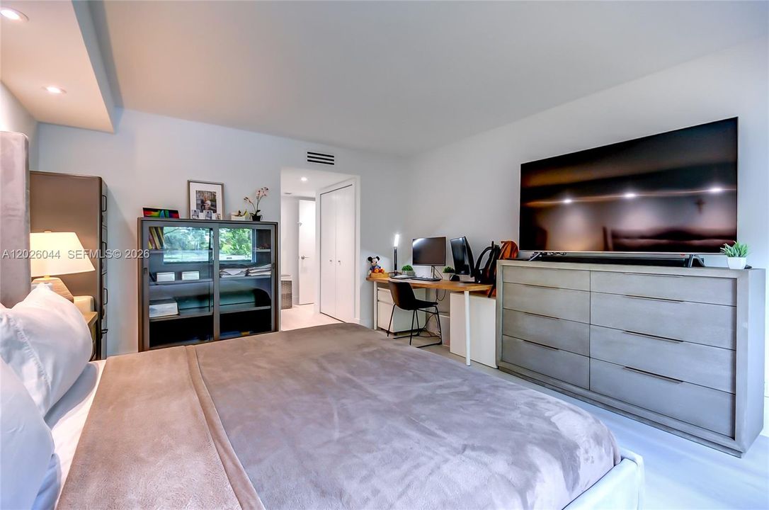 Active With Contract: $345,000 (2 beds, 2 baths, 1256 Square Feet)