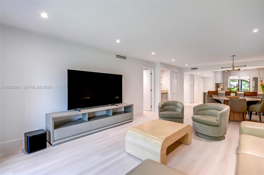 Active With Contract: $345,000 (2 beds, 2 baths, 1256 Square Feet)