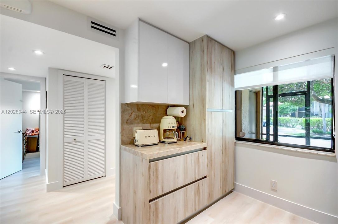 Active With Contract: $345,000 (2 beds, 2 baths, 1256 Square Feet)