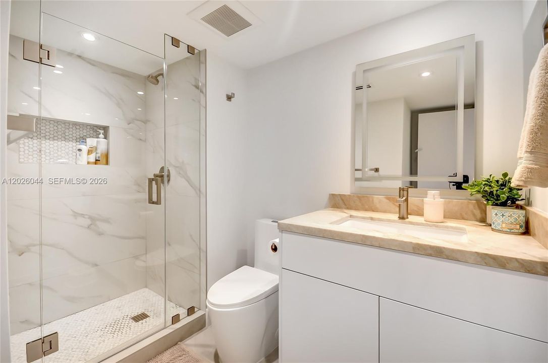 Active With Contract: $345,000 (2 beds, 2 baths, 1256 Square Feet)