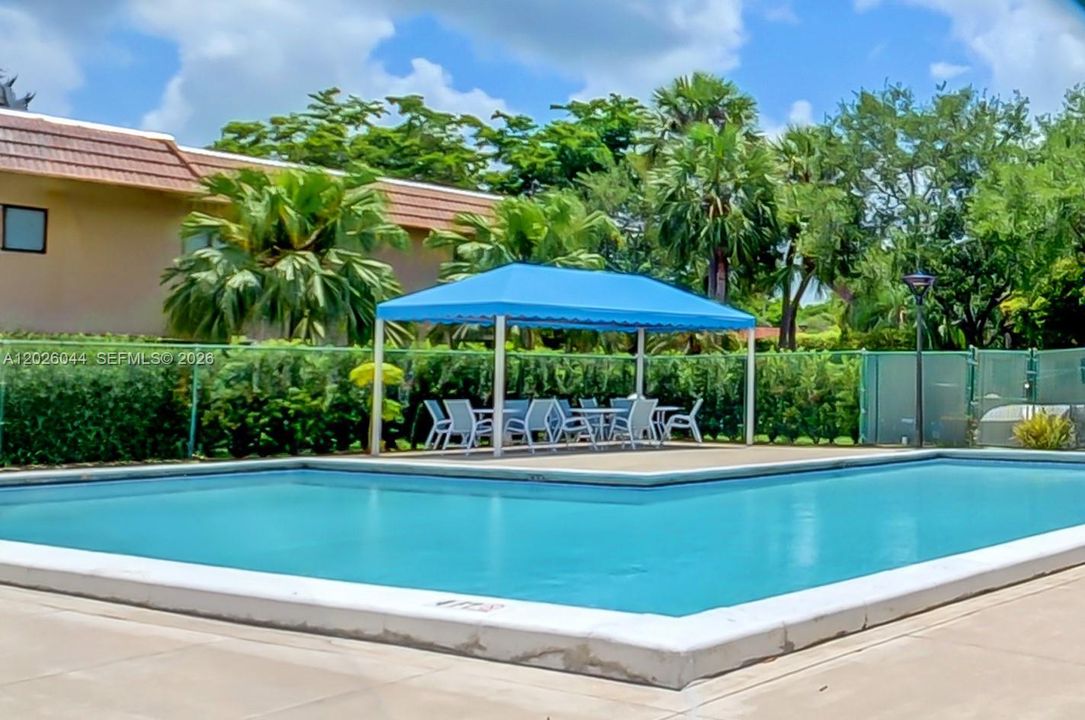 Active With Contract: $345,000 (2 beds, 2 baths, 1256 Square Feet)