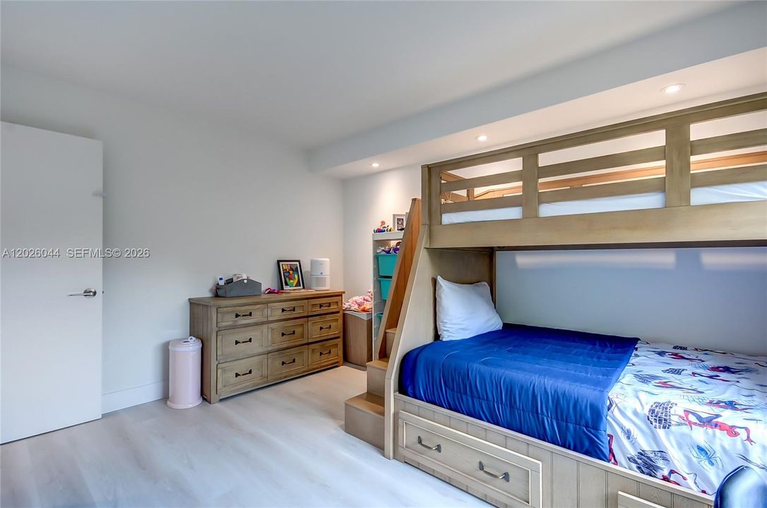 Active With Contract: $345,000 (2 beds, 2 baths, 1256 Square Feet)