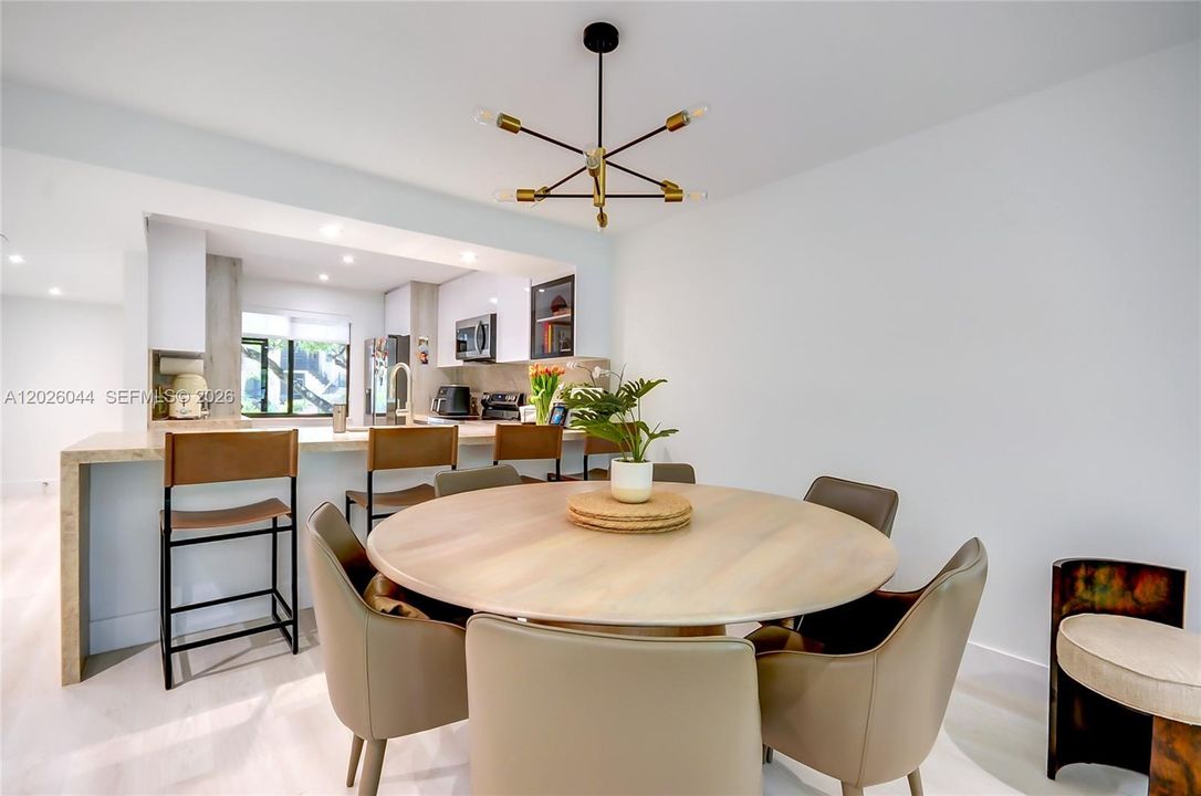Active With Contract: $345,000 (2 beds, 2 baths, 1256 Square Feet)