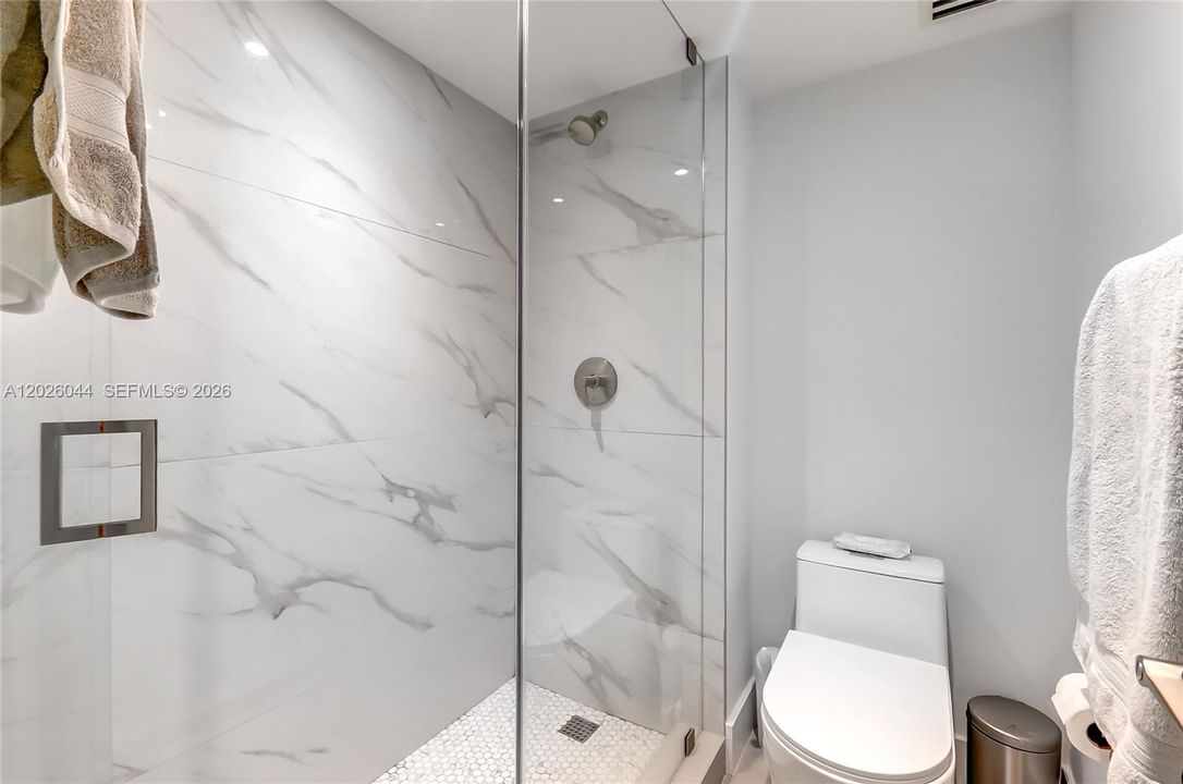 Active With Contract: $345,000 (2 beds, 2 baths, 1256 Square Feet)