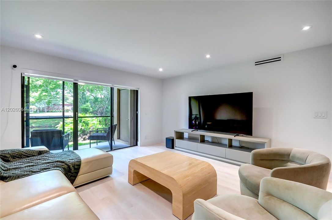 Active With Contract: $345,000 (2 beds, 2 baths, 1256 Square Feet)