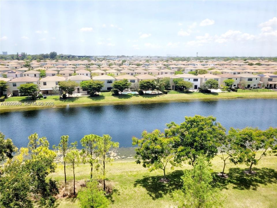 For Sale: $305,000 (3 beds, 2 baths, 1925 Square Feet)