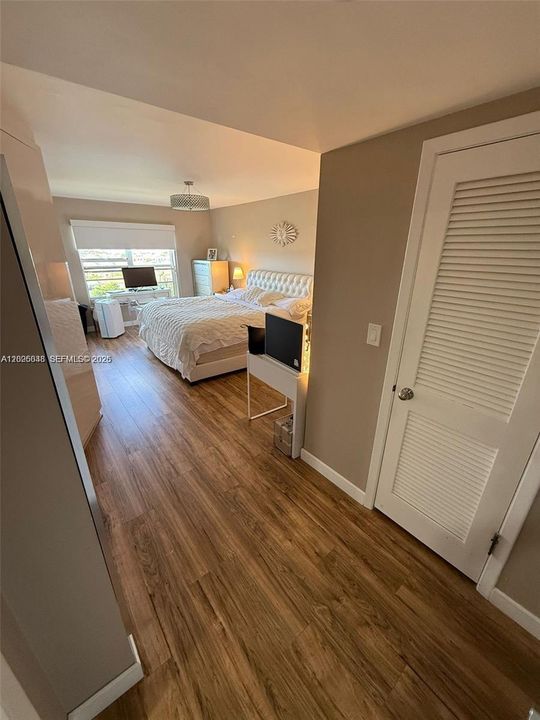 For Sale: $305,000 (3 beds, 2 baths, 1925 Square Feet)