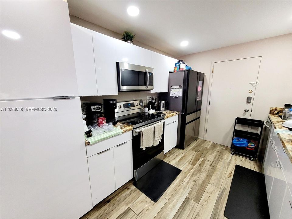 For Sale: $305,000 (3 beds, 2 baths, 1925 Square Feet)