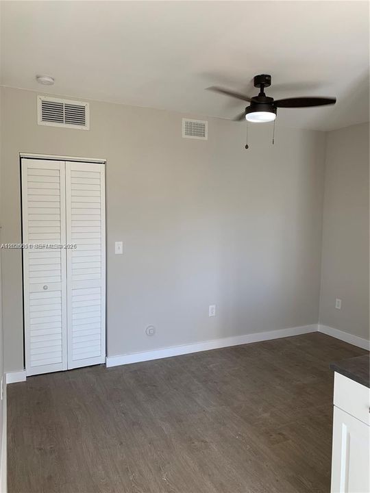 For Rent: $1,050 (0 beds, 1 baths, 450 Square Feet)