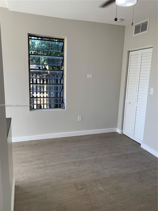For Rent: $1,050 (0 beds, 1 baths, 450 Square Feet)