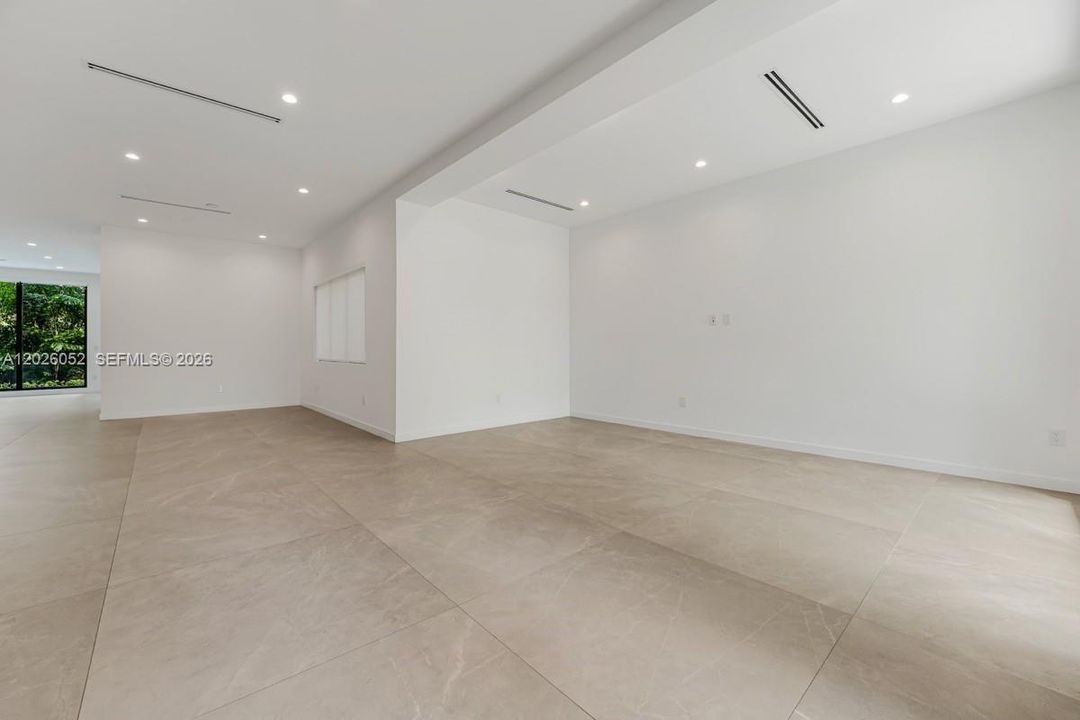 В аренду: $24,000 (5 спален, 5 ванн, 3721 Квадратных фут)